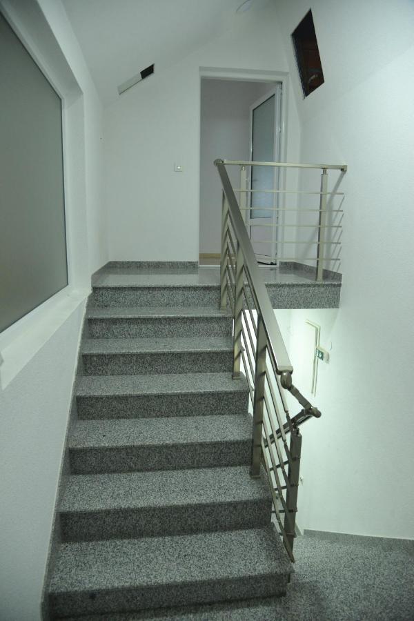 Binta Hostel Vranje Extérieur photo