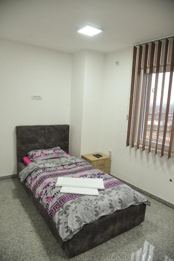 Binta Hostel Vranje Extérieur photo
