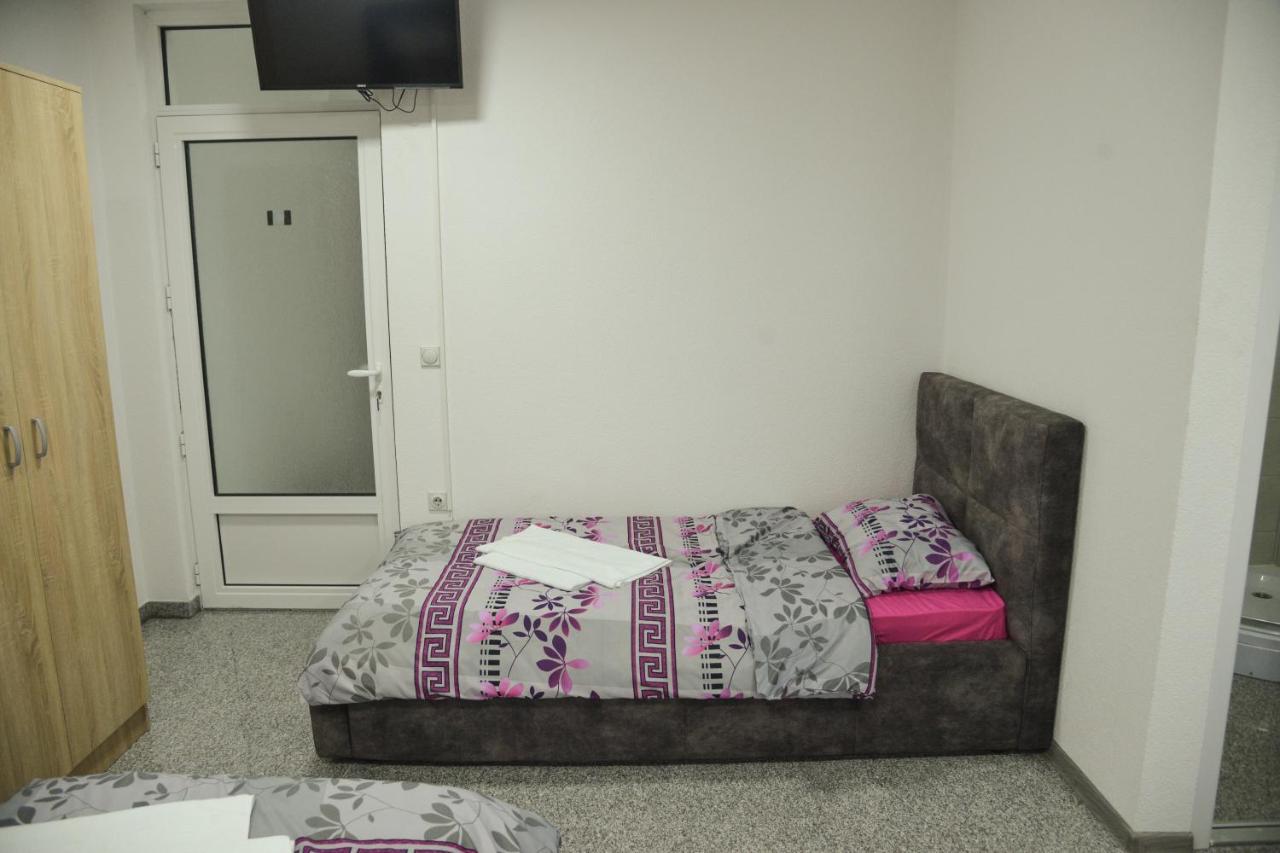 Binta Hostel Vranje Extérieur photo
