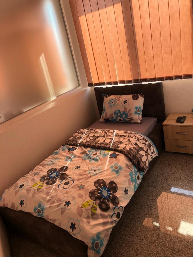 Binta Hostel Vranje Extérieur photo