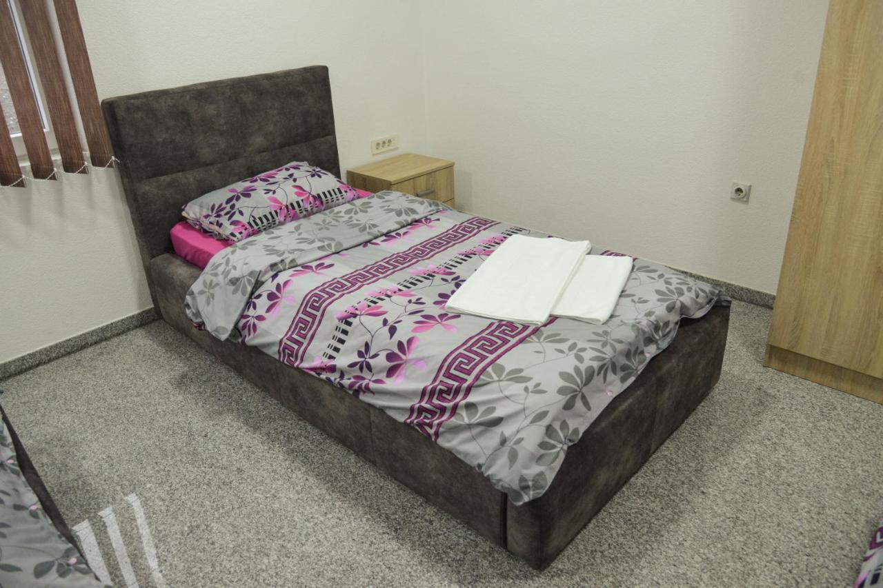 Binta Hostel Vranje Extérieur photo