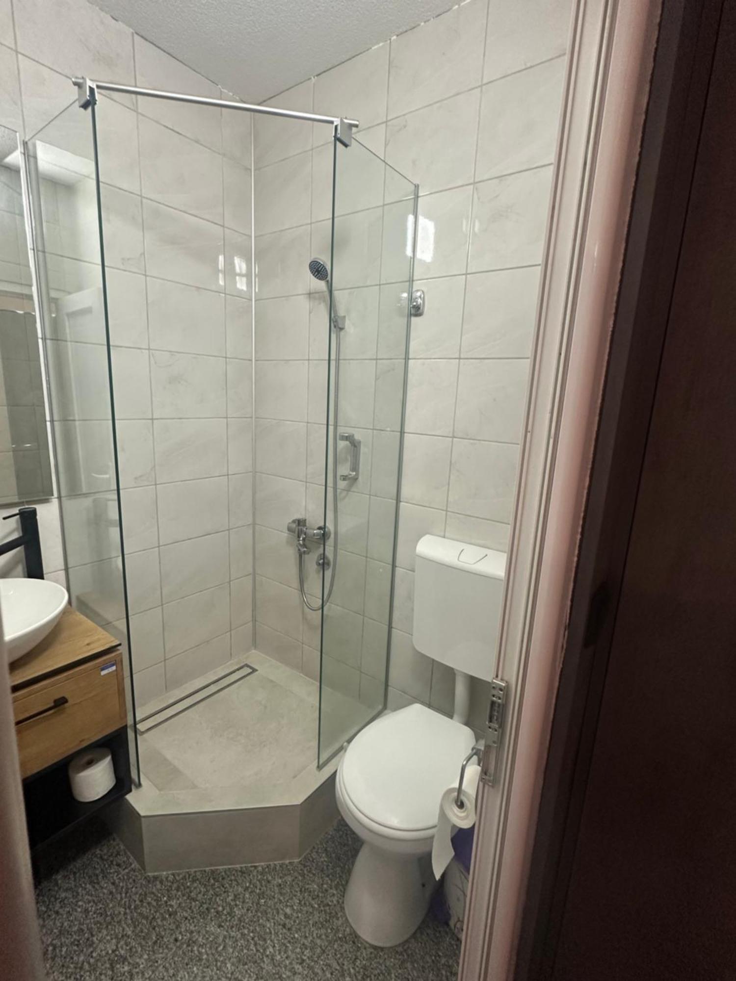 Binta Hostel Vranje Extérieur photo