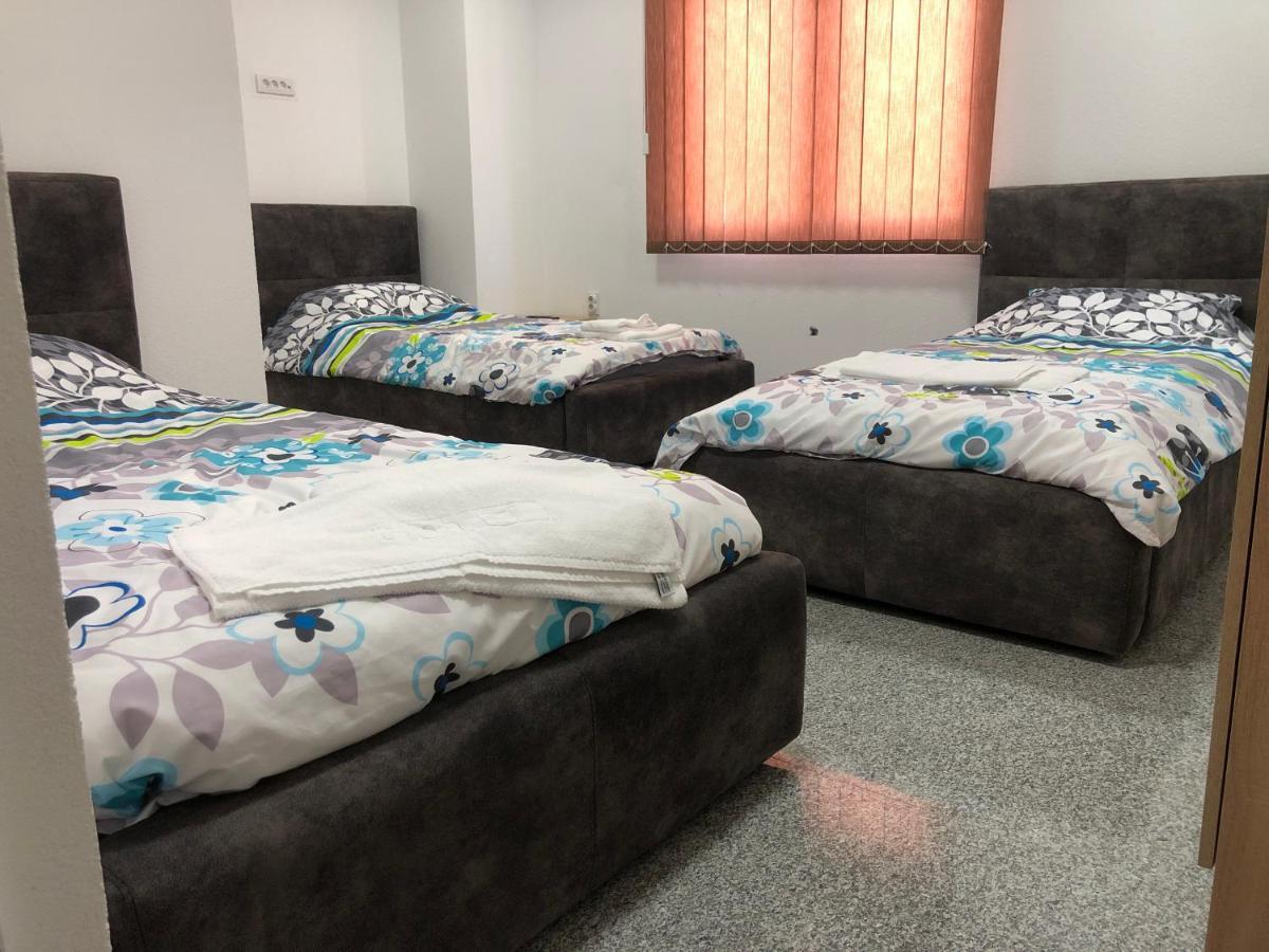 Binta Hostel Vranje Extérieur photo